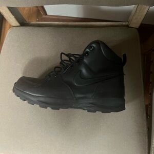 Nike Men's All-Black Boots
